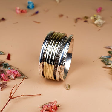 detailed spinner ring